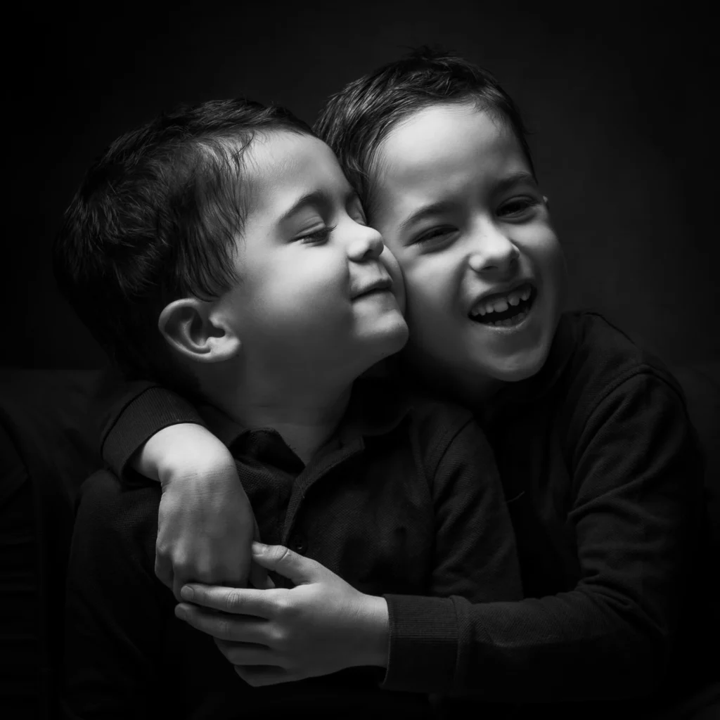portrait de famille en noir et blanc réalisé par ART6SENS Bassin d'Arcachon