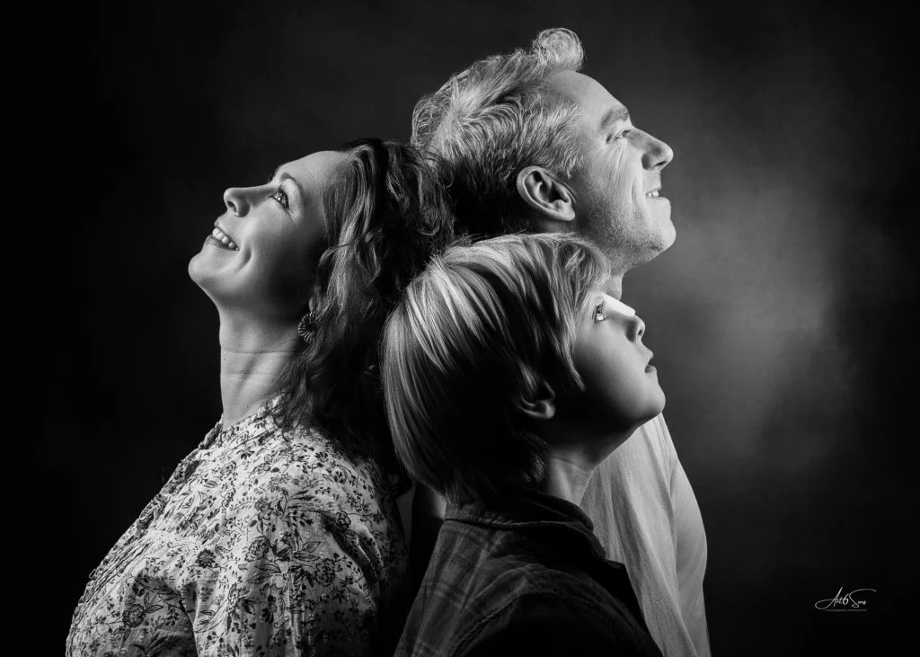 portrait de famille en noir et blanc réalisé par ART6SENS Bassin d'Arcachon