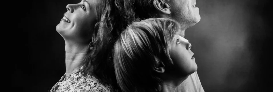 portrait de famille en noir et blanc réalisé par ART6SENS Bassin d'Arcachon